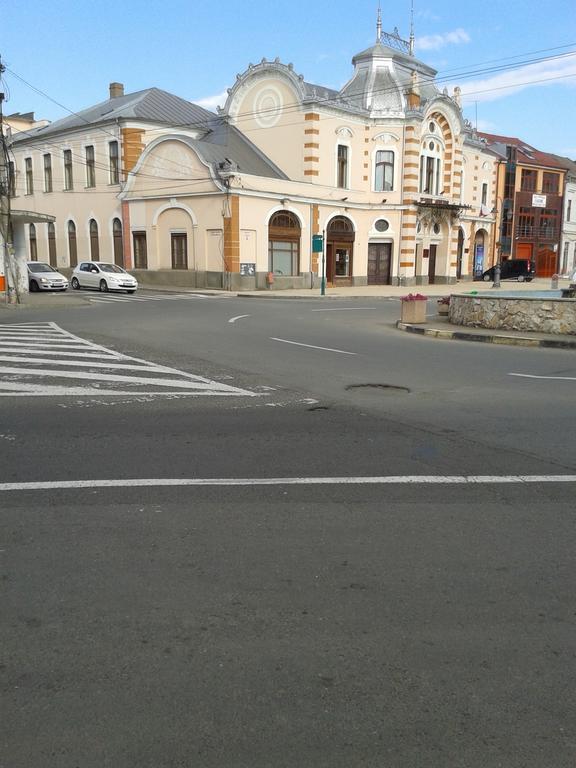 Vila Adriano Turda Buitenkant foto