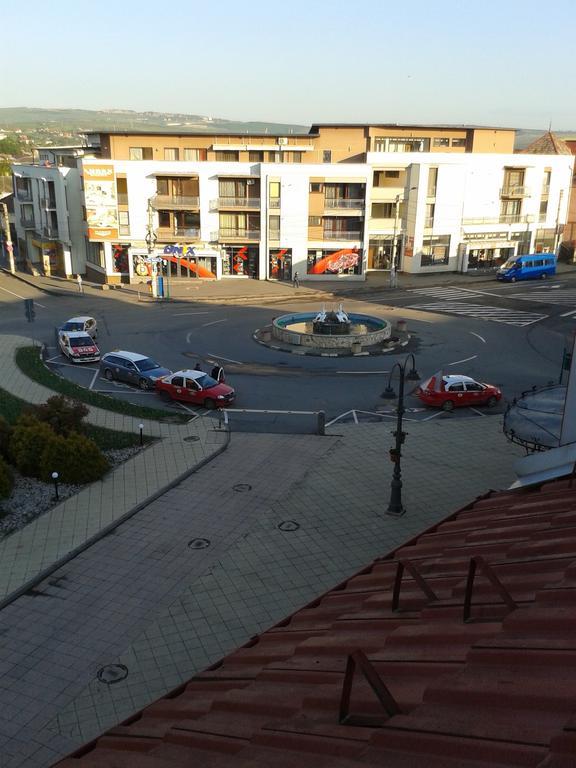 Vila Adriano Turda Buitenkant foto