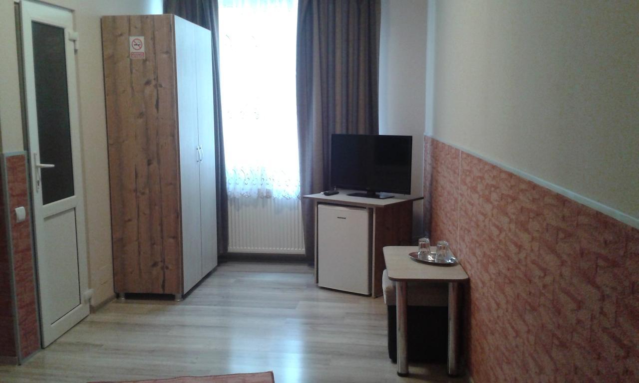 Vila Adriano Turda Buitenkant foto